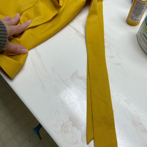 Yellow skirt. - Picture 4 of 6